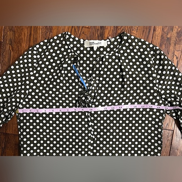 DIANE VON FURSTENBERG Silk Polka Dotted Shift Dress with Keyhole Detail Size 2 - Picture 6 of 10